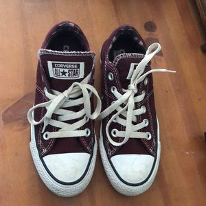 I’m selling a pair of burgundy converse